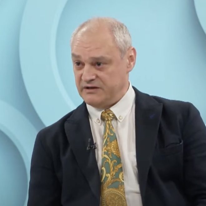 Cum mă pot feri de cancerul de colon?